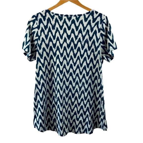 LuLaRoe Classic T green and cream chevron pattern size M - Picture 2 of 4